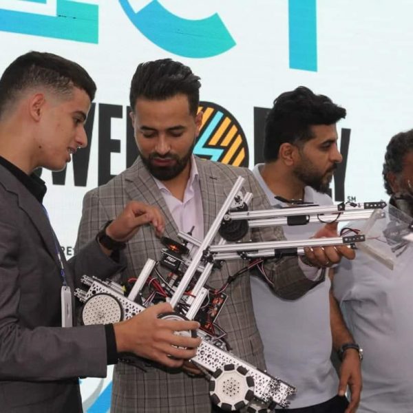 إنطلاق الموسم 2022-2023 من تحدي الفيرست للتكنولوجيا (4)