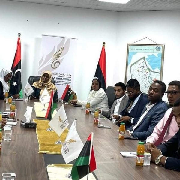 لقاء وزيرة الثقافة مع اعضاء برلمان الشباب (2)