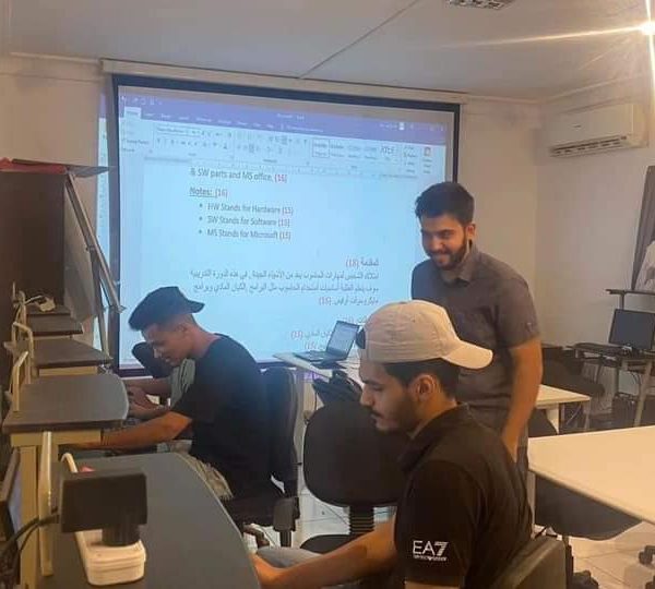 وزارة الشباب بالشراكة مع مؤسسة بنغازي الأمل تطلق الدورة التدريبية لموظفي فرع بنغازي (5)