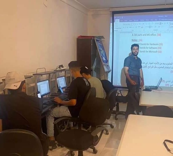 وزارة الشباب بالشراكة مع مؤسسة بنغازي الأمل تطلق الدورة التدريبية لموظفي فرع بنغازي (6)