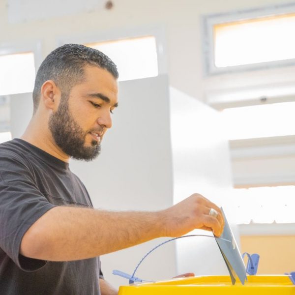 الزني يتابع اول عملية إنتخابية للمجالس المحلية للشباب في مدينة الجميل (12)