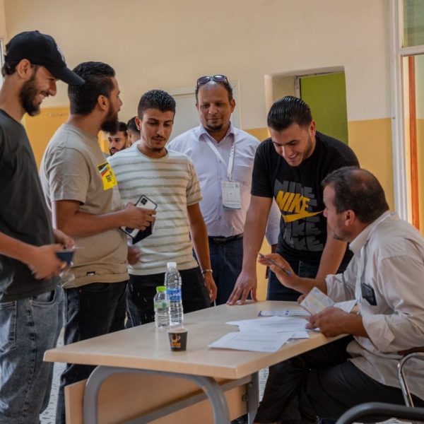 الزني يتابع اول عملية إنتخابية للمجالس المحلية للشباب في مدينة الجميل (6)