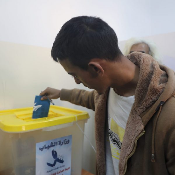 الزني يتابع ثاني العمليات الإنتخابية للمجالس المحلية للشباب في بلدية الرياينه (12)