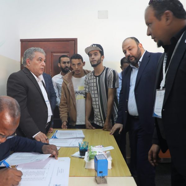 الزني يتابع ثاني العمليات الإنتخابية للمجالس المحلية للشباب في بلدية الرياينه (4)