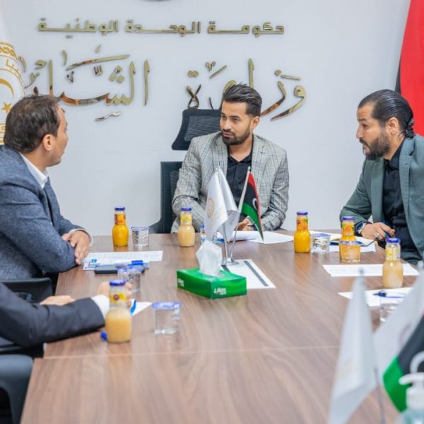 الشباب تدرس تنفيد مبادرة بطاقة شاب (2)