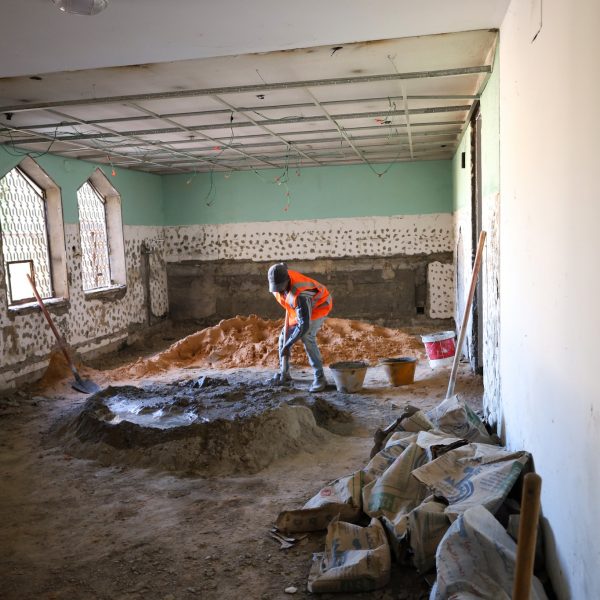 الشباب تقف على الأعمال المنجزة بمشروع عودة الحياة لبيت شباب الزاوية (18)