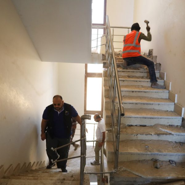 الشباب تقف على الأعمال المنجزة بمشروع عودة الحياة لبيت شباب الزاوية (2)