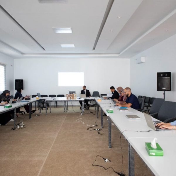 بدأ الدورة التدريبية لموظفي وزارة الشباب للبرنامج التدريبي (الطباعة باللمس) (2)