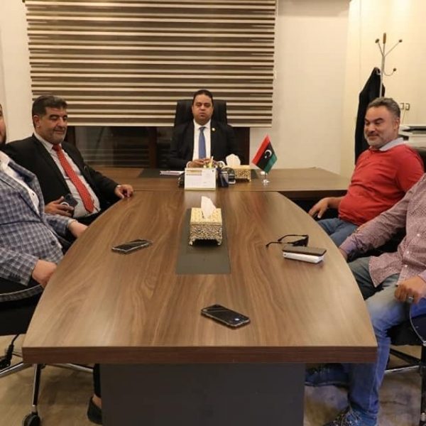 وزير العمل و التأهيل ووزير الخدمة المدنية المكلف يلتقي رابطة شباب تاجوراء (2)