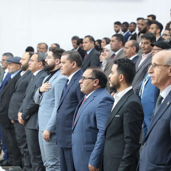 الشباب تشارك في مراسم تسليم بطاقات المنحة الطلابية (14)