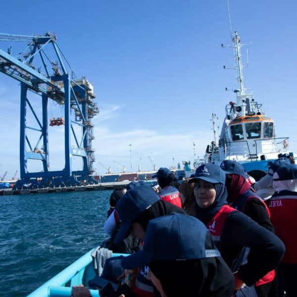 زيارة المشاركات قائدات الأمل إلى شركة الجيد للصناعات الغدائية في اليوم المفتوح (16)