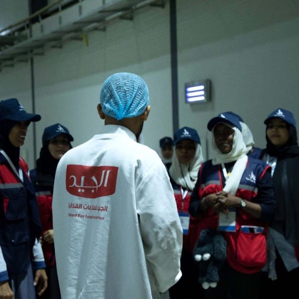 زيارة المشاركات قائدات الأمل إلى شركة الجيد للصناعات الغدائية في اليوم المفتوح (4)