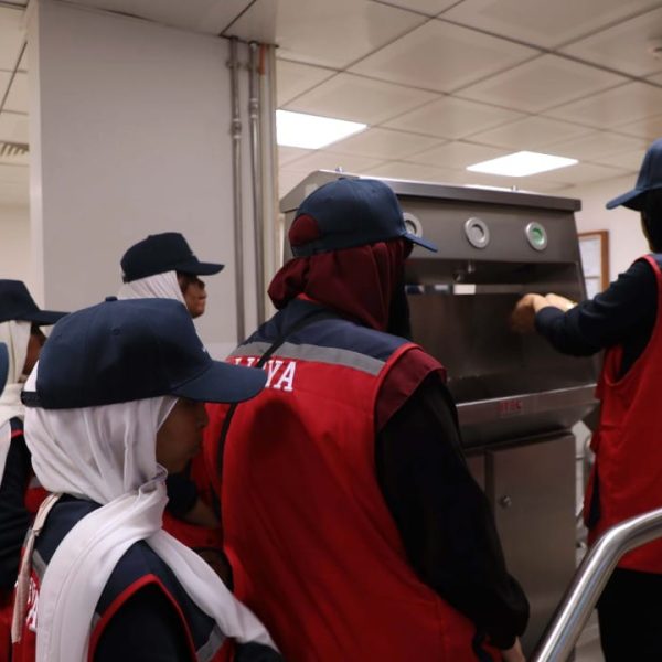 زيارة المشاركات قائدات الأمل إلى شركة الجيد للصناعات الغدائية في اليوم المفتوح (9)